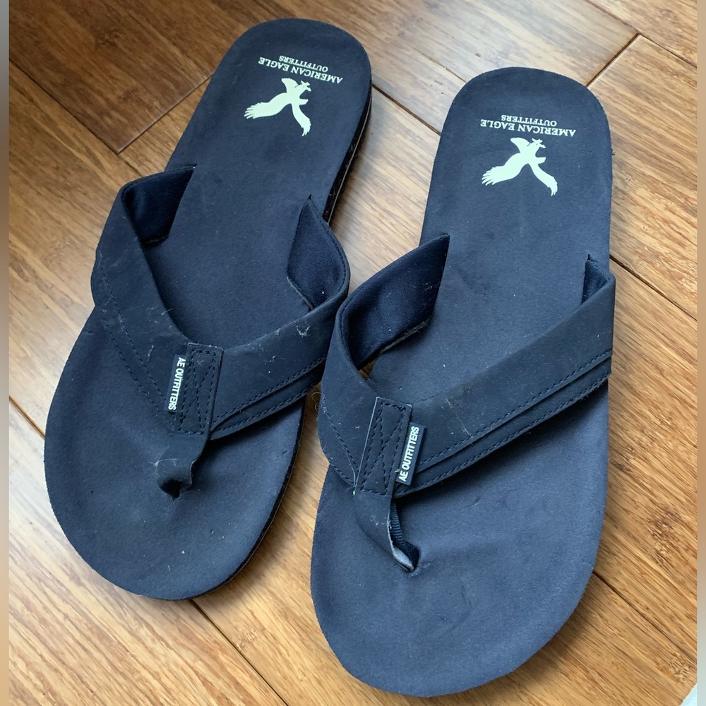 American Eagle Flip Flops. Navy Blue.